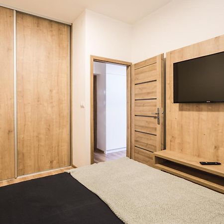 Flexihome Sk - Komenskeho - Private Parking Spot - Ultra Modern And Stylish كَشّا الغرفة الصورة