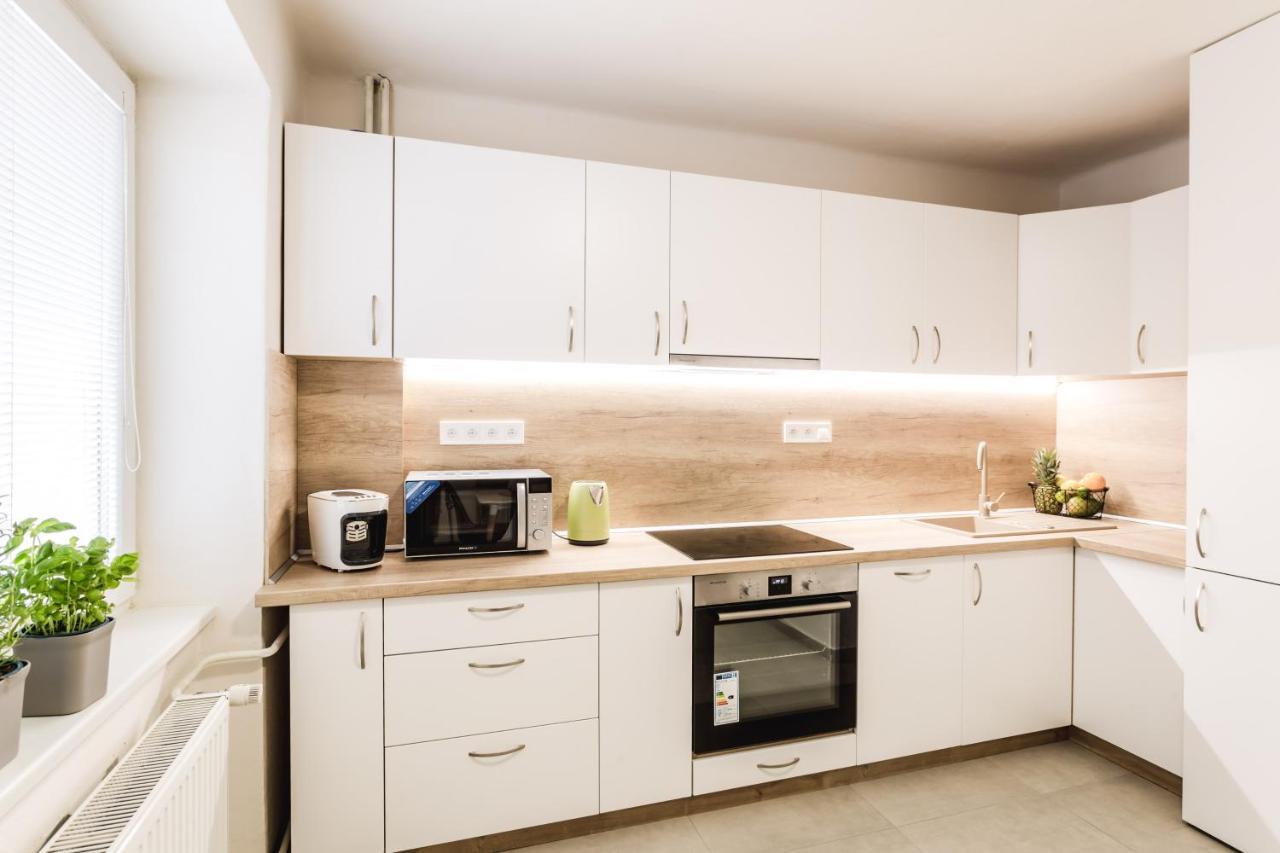 Flexihome Sk - Komenskeho - Private Parking Spot - Ultra Modern And Stylish كَشّا المظهر الخارجي الصورة