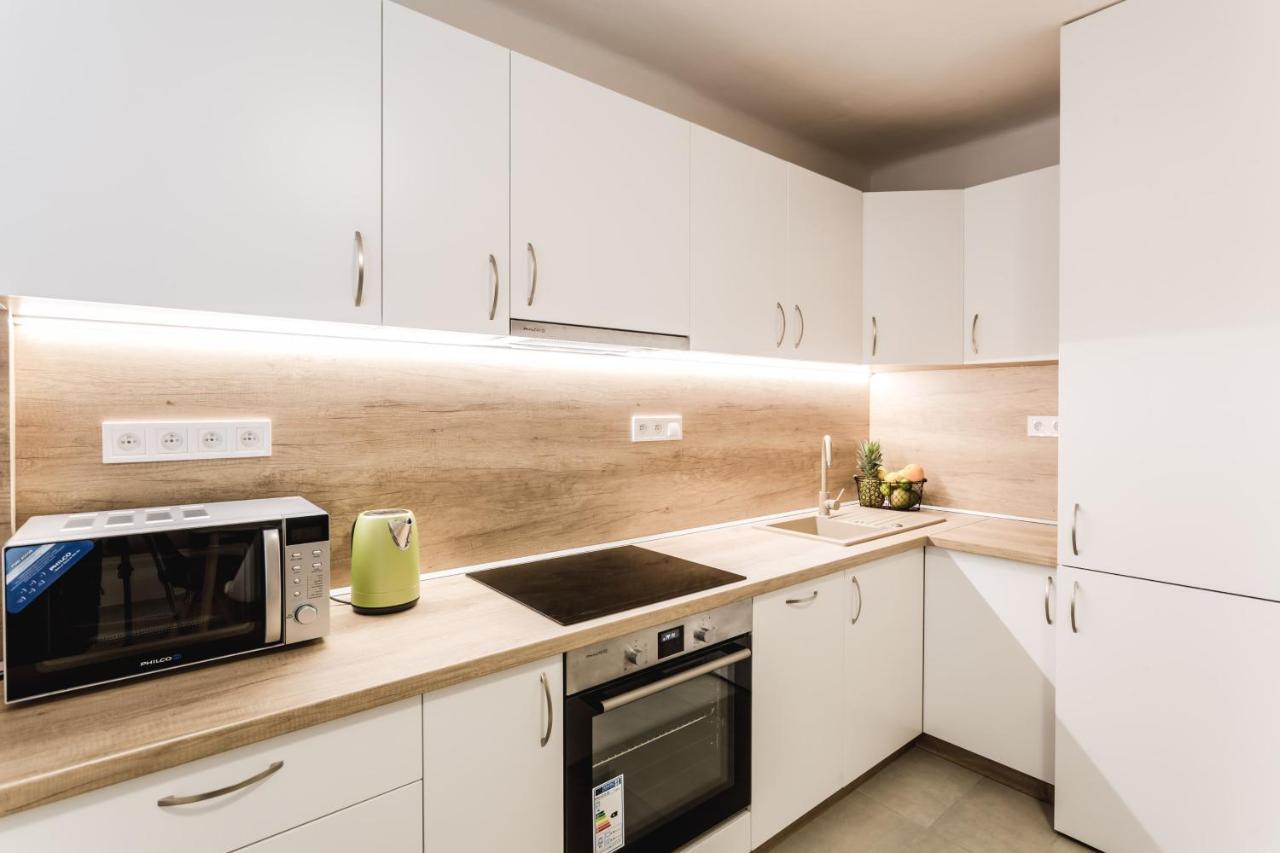 Flexihome Sk - Komenskeho - Private Parking Spot - Ultra Modern And Stylish كَشّا المظهر الخارجي الصورة