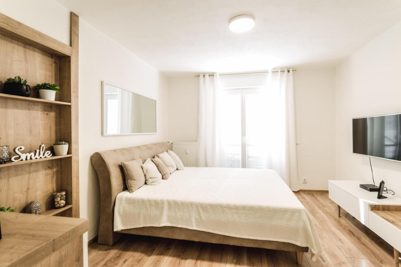 Flexihome Sk - Komenskeho - Private Parking Spot - Ultra Modern And Stylish كَشّا المظهر الخارجي الصورة