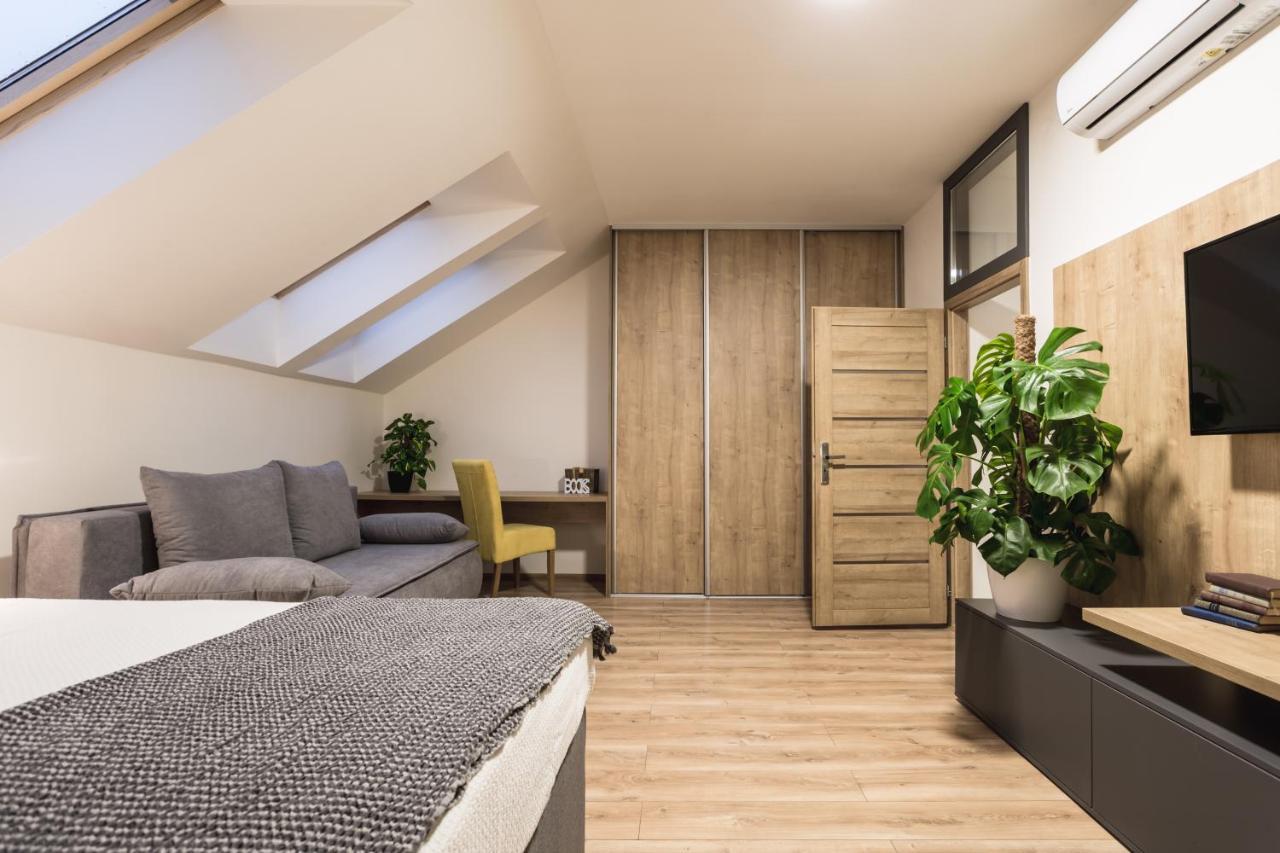 Flexihome Sk - Komenskeho - Private Parking Spot - Ultra Modern And Stylish كَشّا المظهر الخارجي الصورة