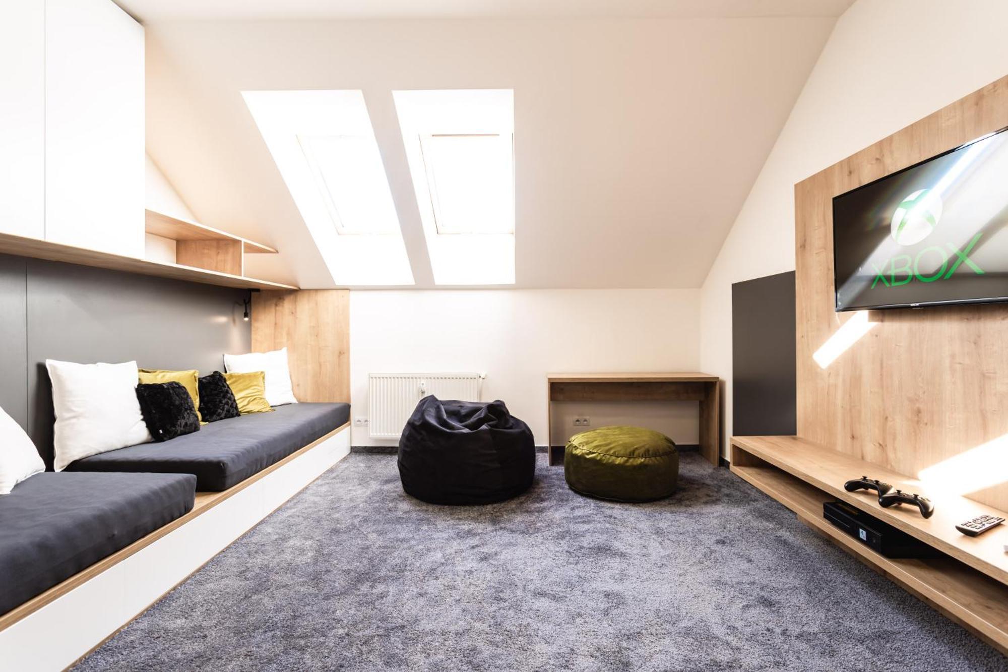Flexihome Sk - Komenskeho - Private Parking Spot - Ultra Modern And Stylish كَشّا الغرفة الصورة